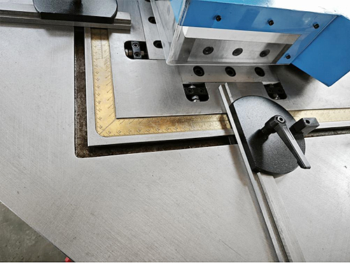 hydraulic-angle-cutting-machine-3