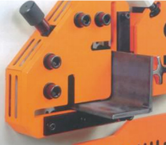 Combined-punching-and-shearing-machine-4