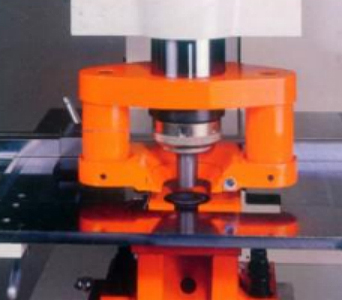 Combined-punching-and-shearing-machine-4